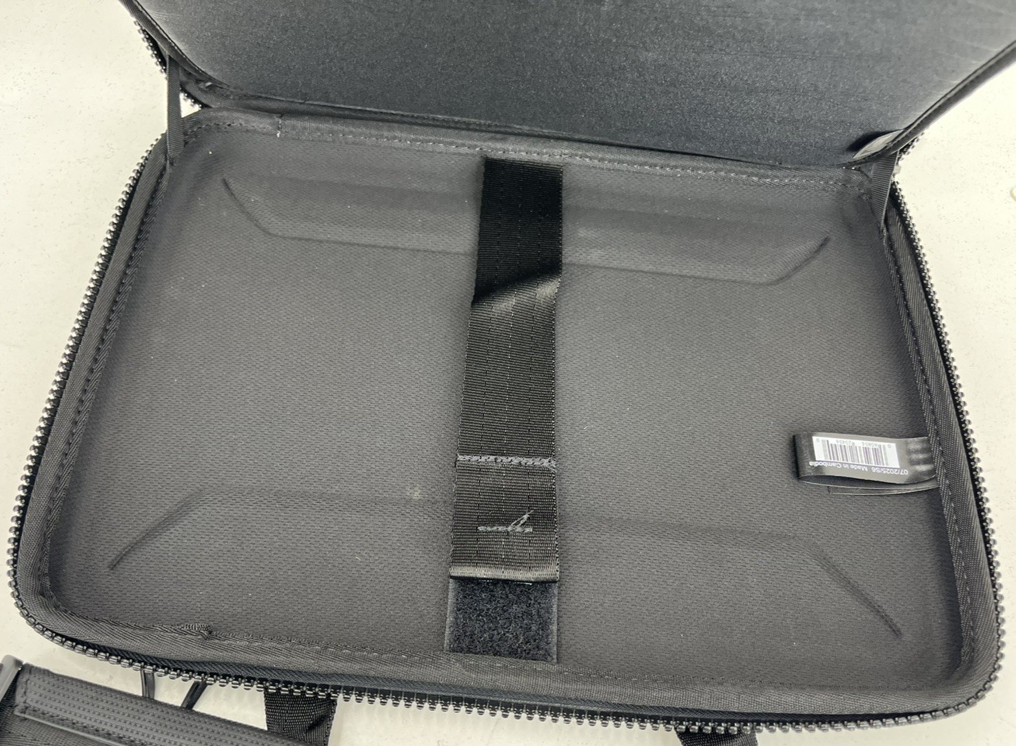 Thule Gauntlet 4 Attache Laptop Briefcase Black Hard Shell 13”, 14” Case