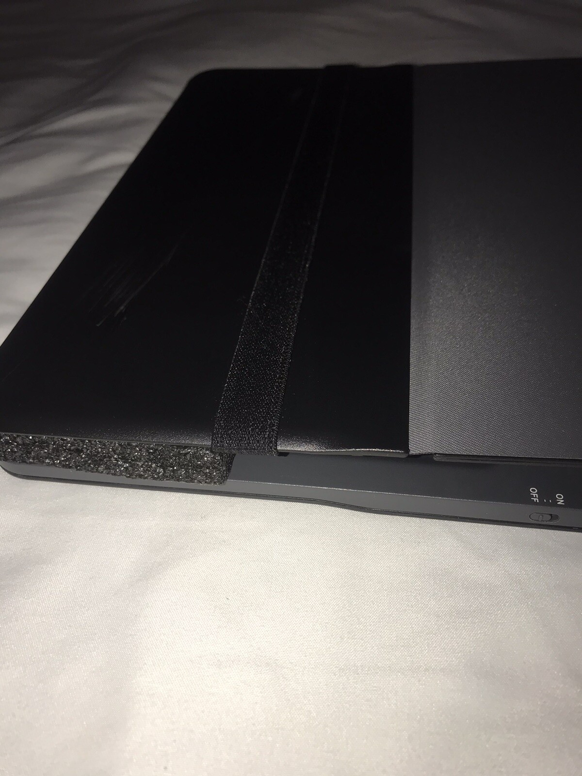 Logitech Universal Folio with Integrated Bluetooth 3.0 Keyboard for 9-10″