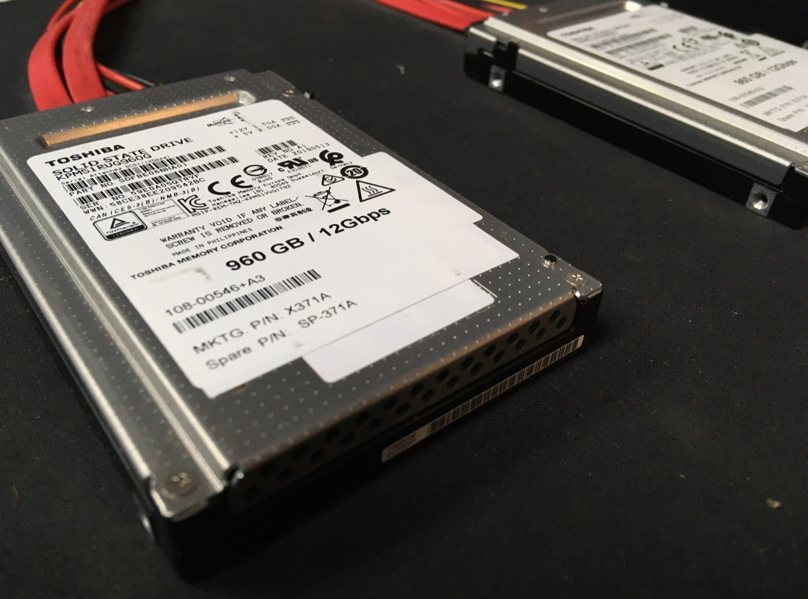 *LOT OF 2* NETAPP 960GB 12G 2.5″ SAS SSD X371 TPM5V960ATE *87/89% *512 FORMAT