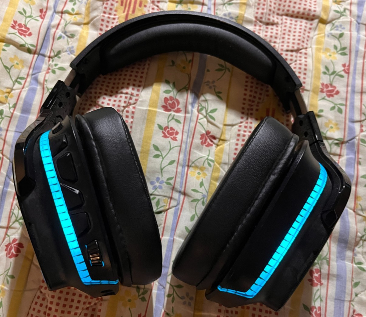 Logitech G935 Headband Gaming Headset W/New earpads & headband