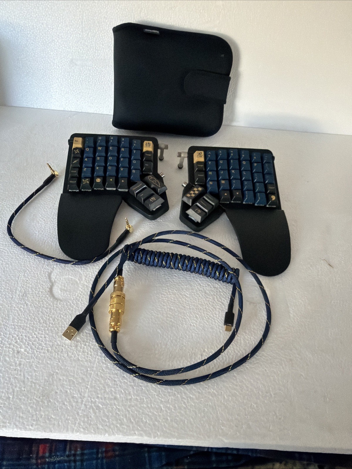 ZSA Moonlander Mark I Split Keyboard Black ,Blue Gold Keys